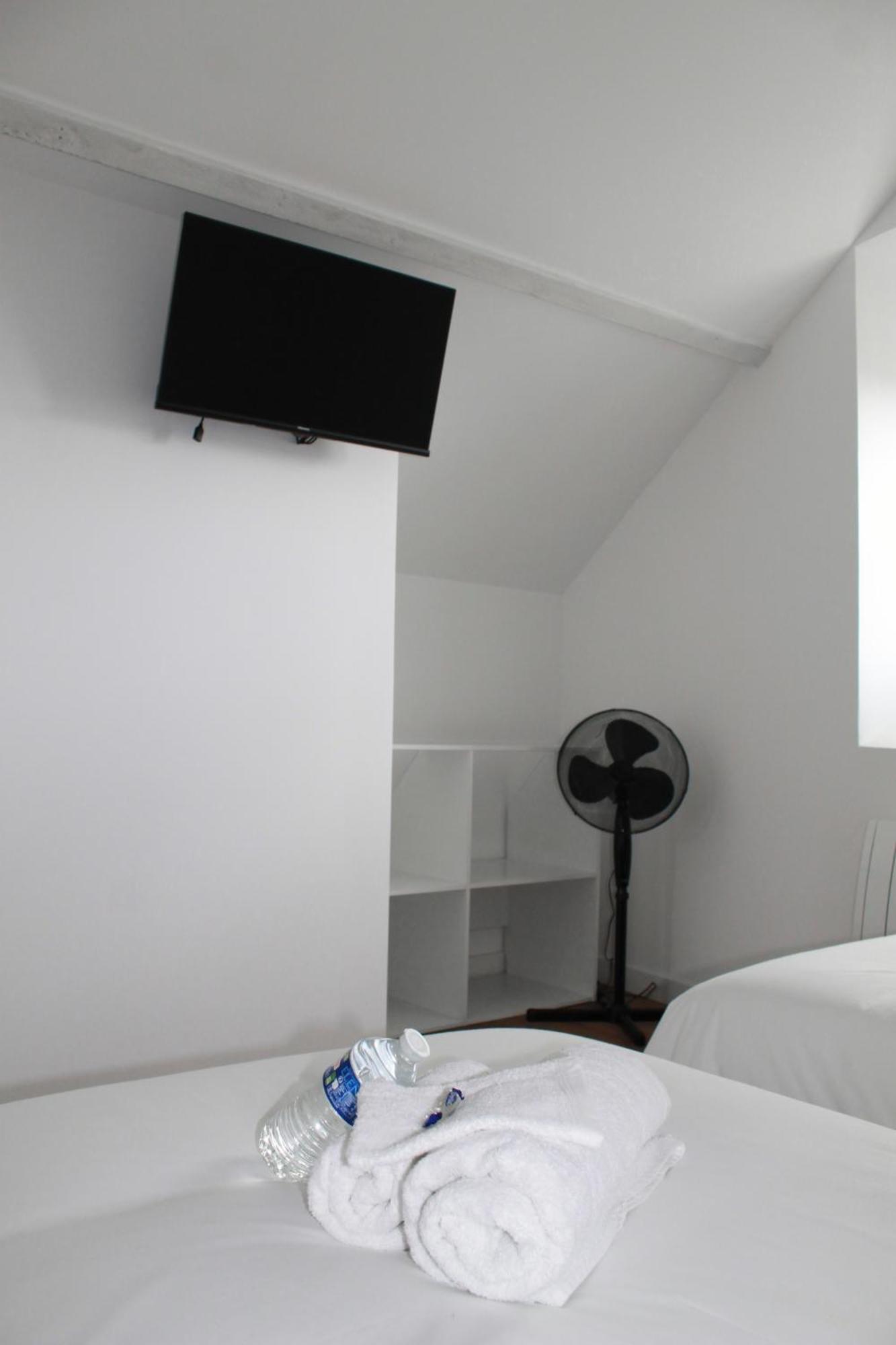 L'Equinoxe - Parking Prive - Zapart'Hotels Malesherbes Exterior foto